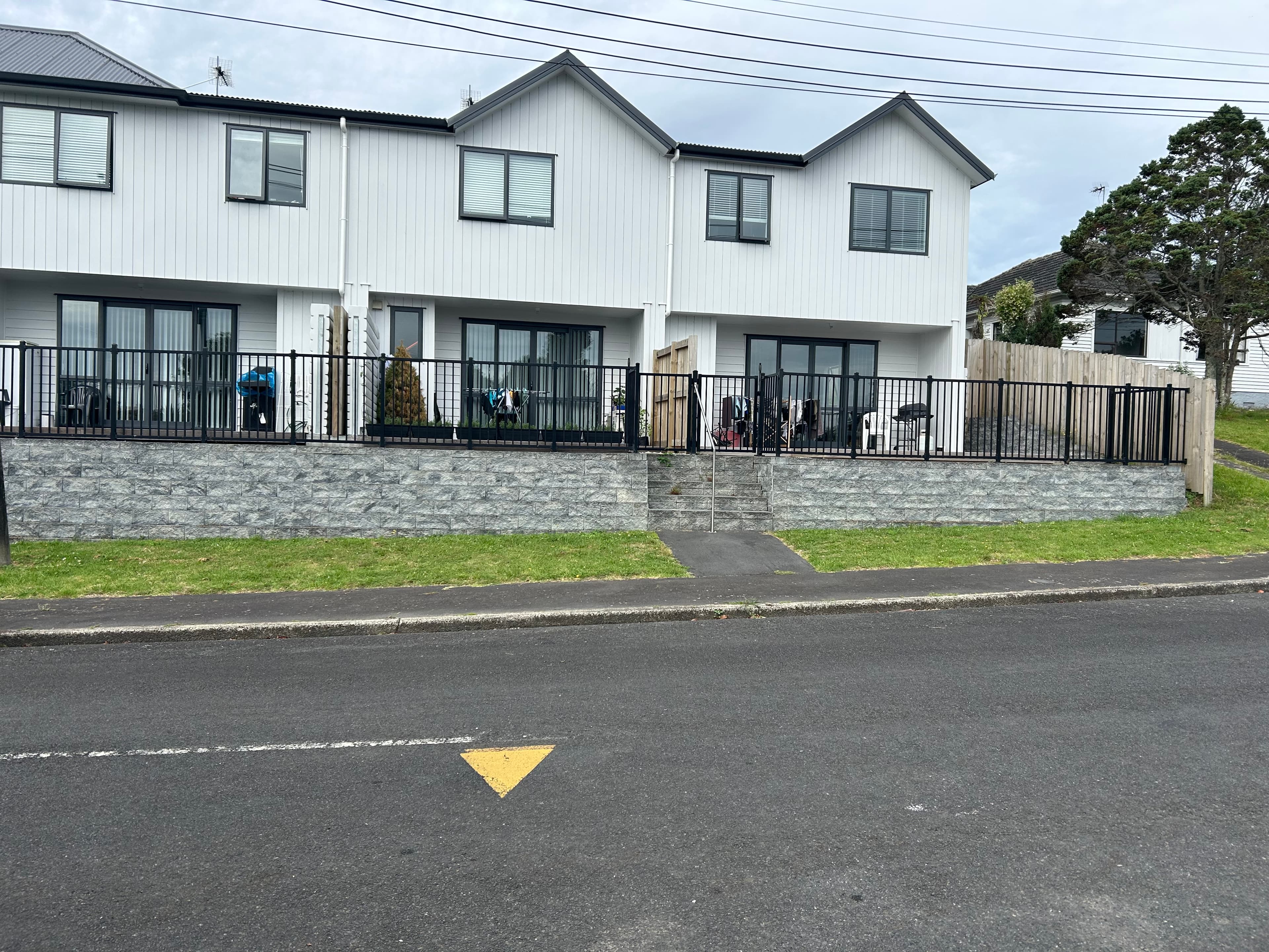 Straight keystone wall